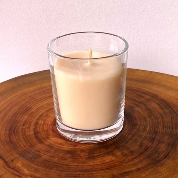 Vanilla Bean pure soy Classic, with glass, burns brightly for a total of 35 hours, with a warm, rich aroma.