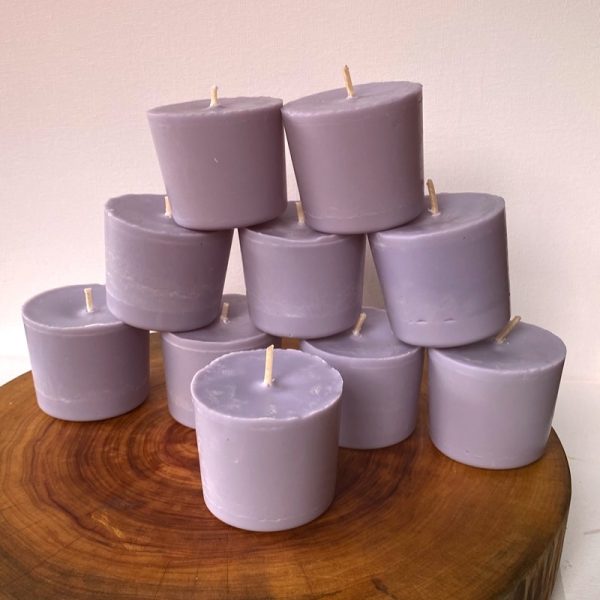 Ten Lavender & Vanilla pure soy Classics burn brightly for a total of 350 hours with a lavish, calming aroma.