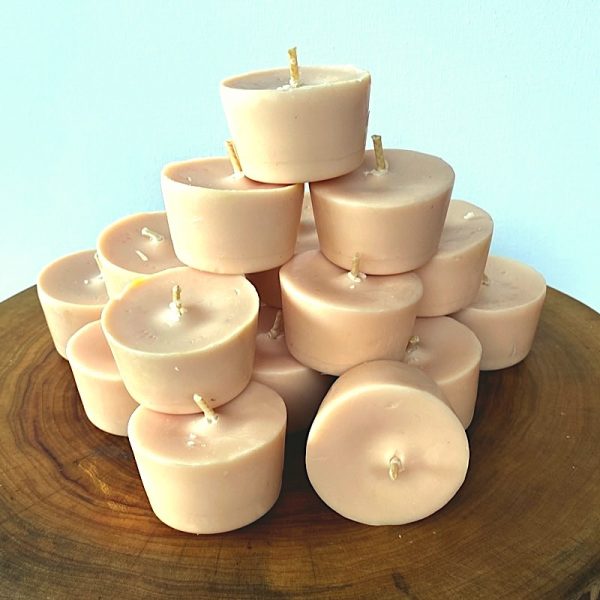 Twenty Frankincense, Sandalwood & Ylang Ylang pure soy Votive candle refills burn brightly for a total of 160 hours with a subtle, sophisticated aroma.