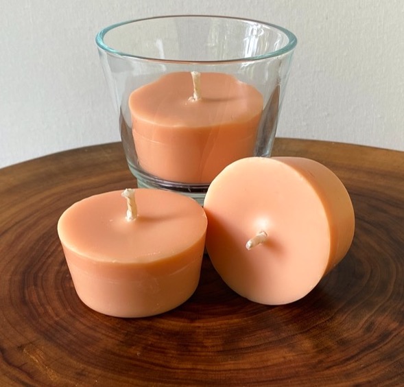Three Vanilla Bean pure soy Votives, with one glass, burn brightly for a total of 36 hours with a luxurious, intoxicating fragrance.