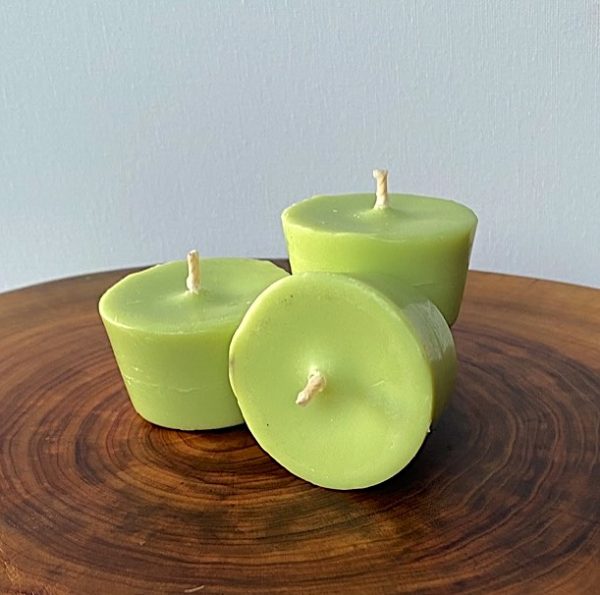 Three Lime, Lemongrass and Cedarwood pure soy Votives burn brightly for a total of 36 hours with an invigorating, citrus-fresh appeal.