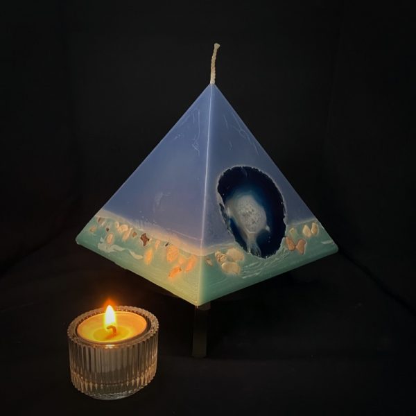 Nefertiti: mid size in our pyramid range burning for over 150 hours.