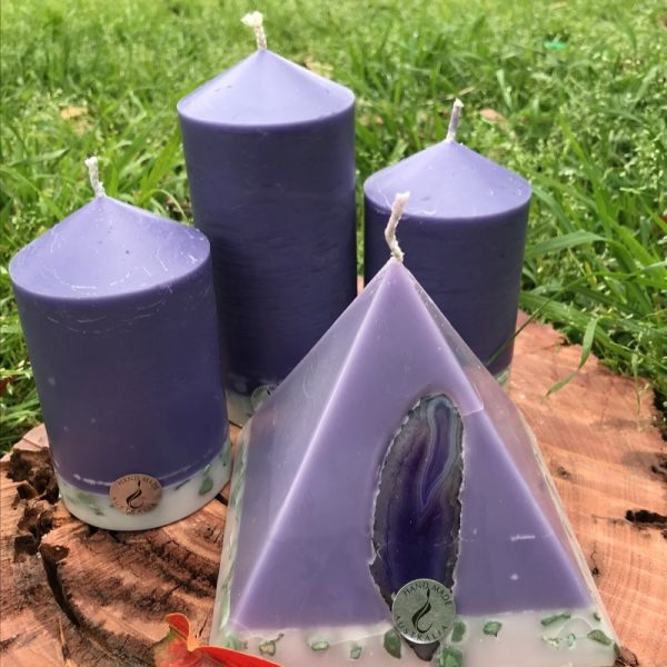 All Relax candles contain a blend of essential oils includes Lavandula Angustifolia, Patchouli, Citrus, Marjoram, Jojoba, Geranium and Chamomile. A soothing and deeply relaxing scent.